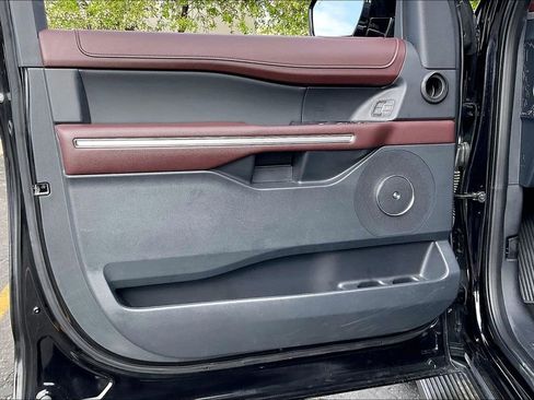 Used 2024 Ford Expedition Limited RWD image 21