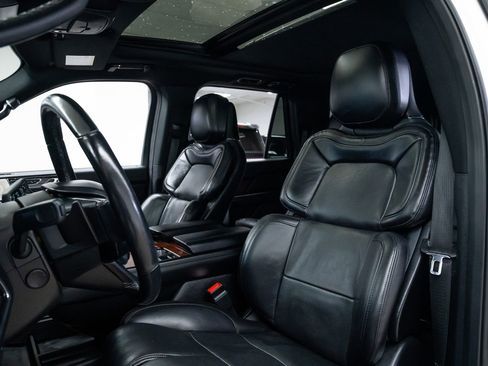 Used 2020 Lincoln Navigator L Reserve w/ Equipment Group 208A Reserve image 17