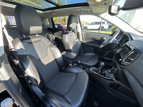 Used 2020 Jeep Compass Latitude AWD/4WD image 25
