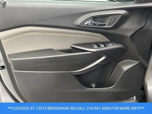 Used 2025 Chevrolet Trax ACTIV w/ Sunroof Package FWD image 7