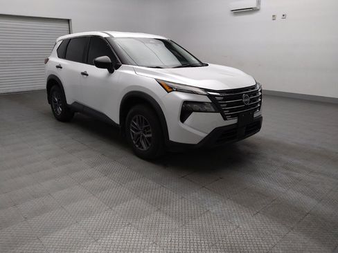 Used 2024 Nissan Rogue S FWD image 13