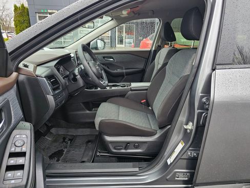 Certified 2023 Nissan Rogue SV image 17