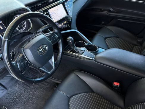 Used 2019 Toyota Camry SE w/ Convenience Package FWD image 12