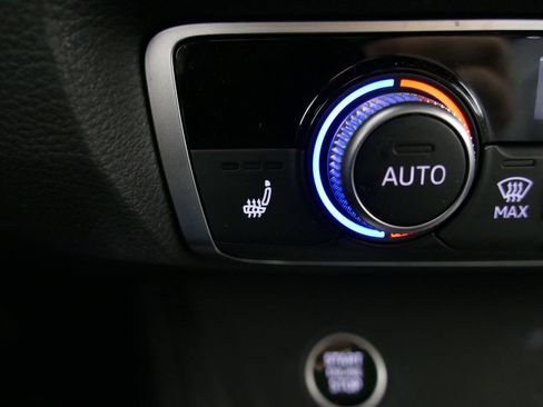 Used 2024 Audi Q3 2.0T Premium image 14