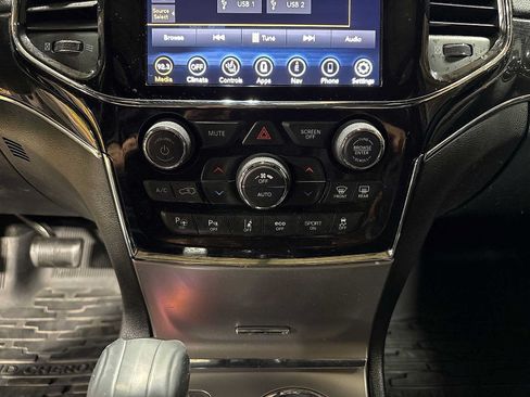 Used 2021 Jeep Grand Cherokee Trailhawk w/ Trailhawk Luxury Group AWD/4WD image 22