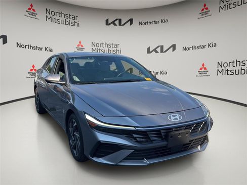 Used 2024 Hyundai Elantra Limited FWD image 7