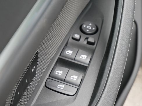 New 2024 BMW i4 eDrive40 w/ Premium Package image 8