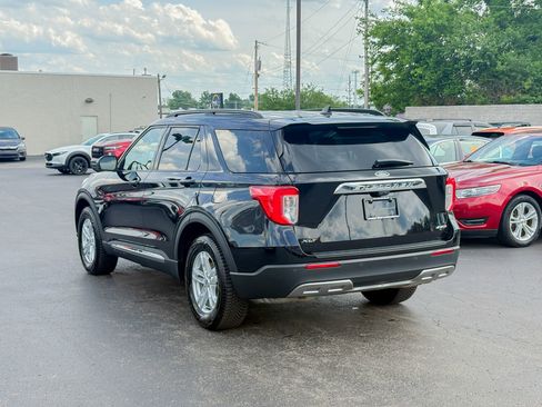 Used 2022 Ford Explorer XLT w/ Equipment Group 202A AWD/4WD image 11
