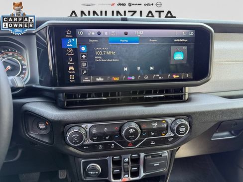 Used 2025 Jeep Gladiator Sport AWD/4WD image 13