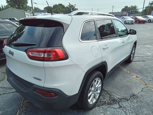 Used 2017 Jeep Cherokee Latitude w/ Cold Weather Group FWD image 7