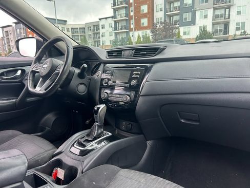 Used 2017 Nissan Rogue SV FWD image 33