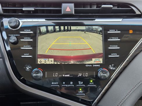 Used 2019 Toyota Camry XLE image 20