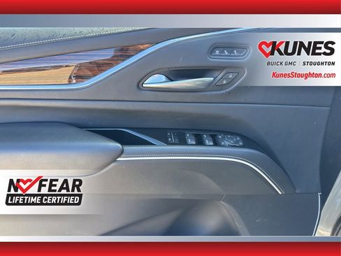 Used 2023 Cadillac Escalade Premium Luxury AWD/4WD image 23