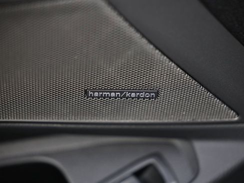 New 2026 BMW 330i Sedan w/ M Sport Package image 18