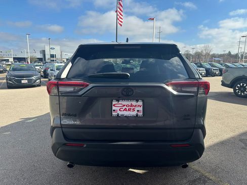 Used 2022 Toyota RAV4 LE AWD/4WD image 6
