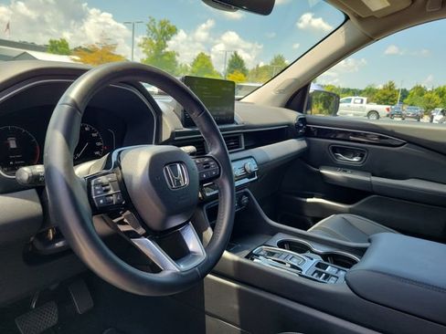 Used 2024 Honda Pilot Touring image 13