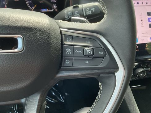 Used 2024 Jeep Grand Cherokee Limited w/ Luxury Tech Group II AWD/4WD image 20