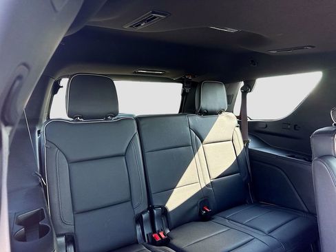 Used 2023 GMC Yukon SLT w/ SLT Luxury Package image 28