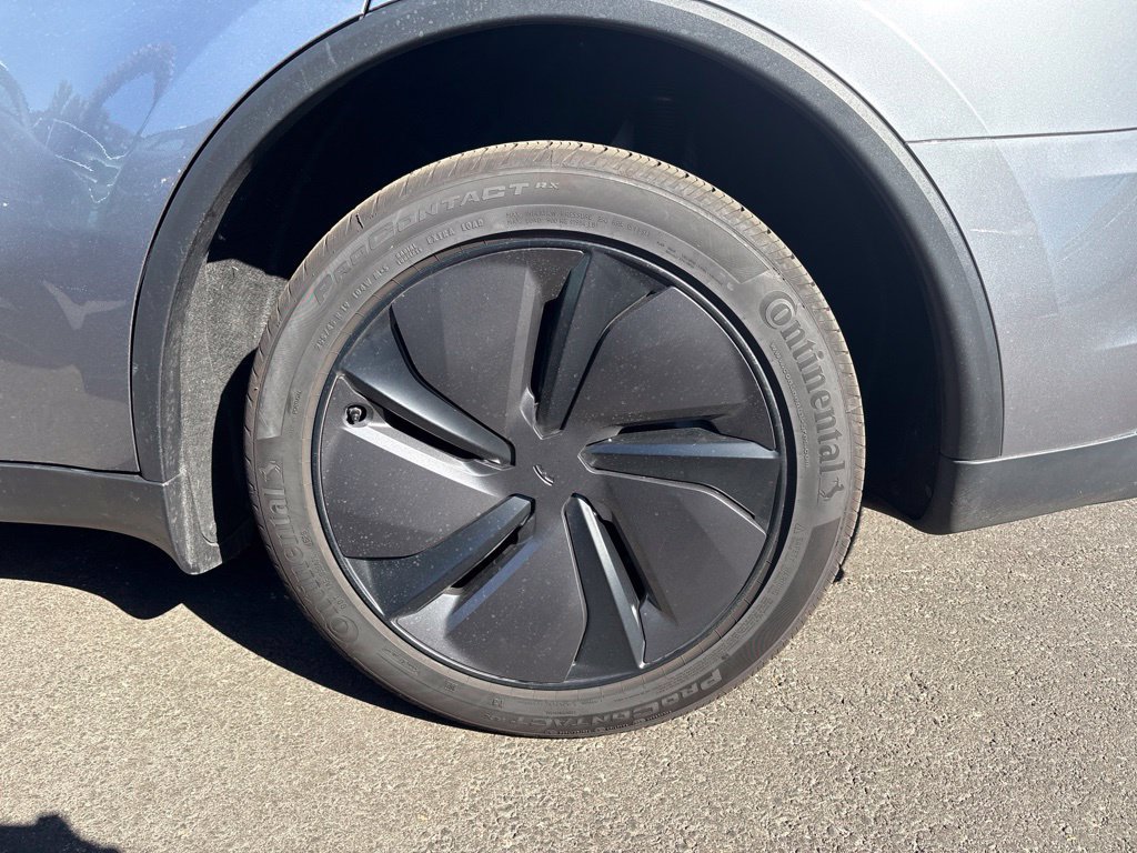 Used 2026 Tesla Model Y 2WD image 9