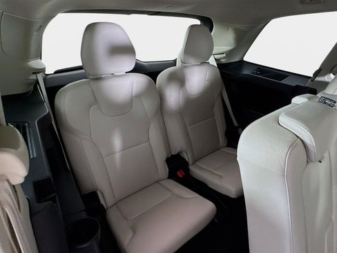 Used 2021 Volvo XC90 T6 Momentum w/ Protection Package Premier image 29
