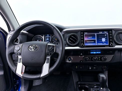 Used 2023 Toyota Tacoma SR5 w/ Technology Package RWD image 4