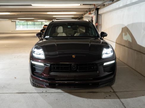 Certified 2026 Porsche Macan AWD/4WD image 6