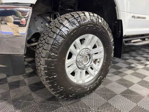 Used 2017 Ford F250 XLT w/ XLT Value Package AWD/4WD image 8
