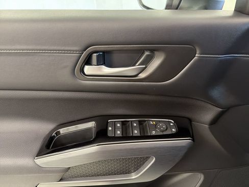Certified 2025 Nissan Pathfinder SL AWD/4WD image 26