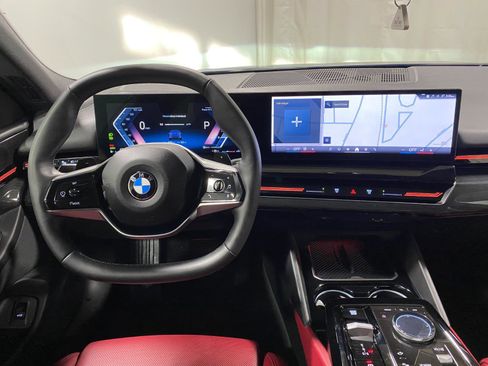 Used 2025 BMW 530i xDrive 530i xDrive image 2