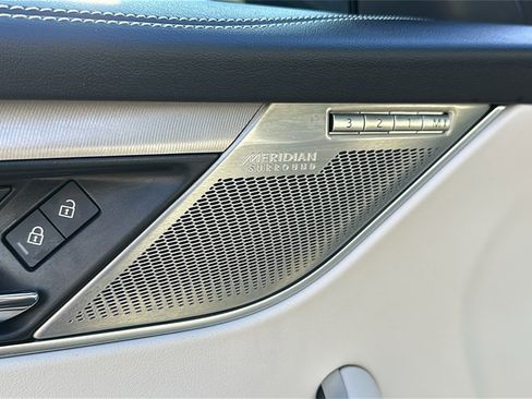 Used 2025 Jaguar F-PACE R-Dynamic S image 9