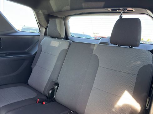 Used 2022 Chevrolet Traverse LT image 34