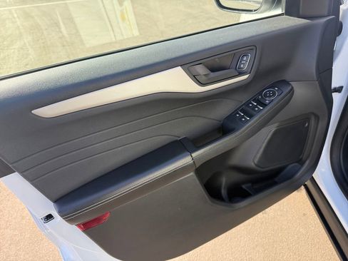 Used 2022 Ford Escape SE image 11