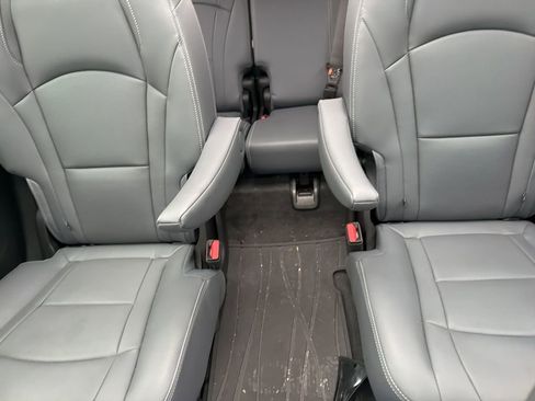 Used 2020 Buick Enclave Essence image 5