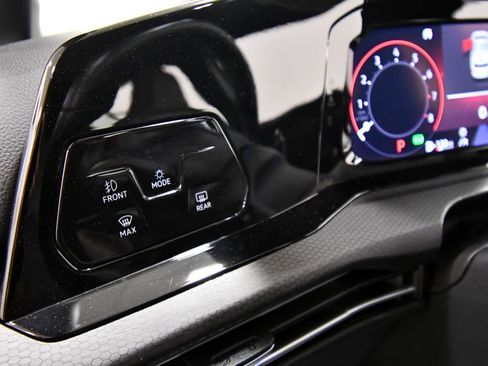 Used 2022 Volkswagen GTI SE FWD image 20