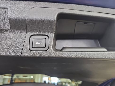 Certified 2023 GMC Acadia Denali w/ Denali Ultimate Package AWD/4WD image 18