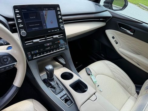 Used 2020 Toyota Avalon Limited w/ Advanced Safety Package FWD image 30