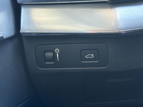 Used 2017 Volvo XC90 T6 Momentum w/ Vision Package image 34