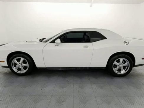 Used 2010 Dodge Challenger SE image 5