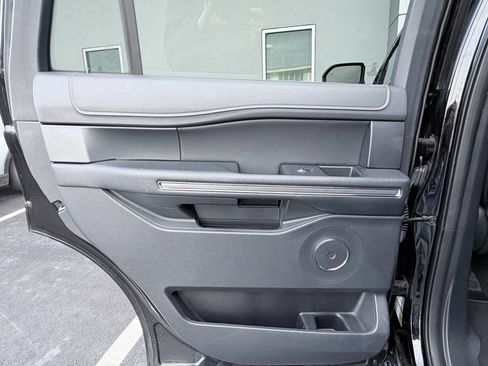 Used 2024 Ford Expedition XLT image 28