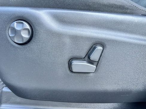 Used 2022 Jeep Grand Cherokee Laredo X image 10