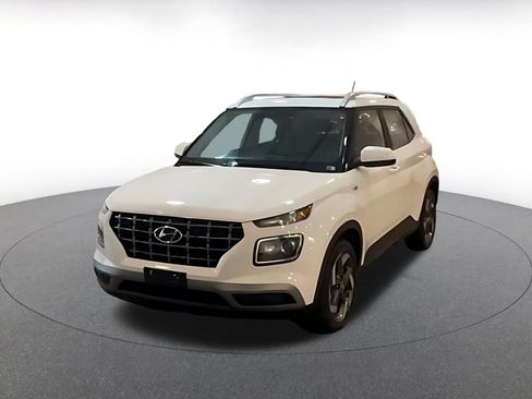 Used 2026 Hyundai Venue SEL FWD image 7