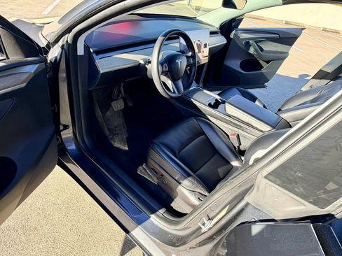 Used 2023 Tesla Model Y AWD image 18