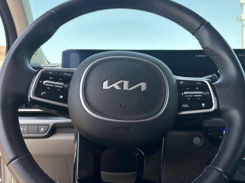 Used 2026 Kia Carnival FWD image 30