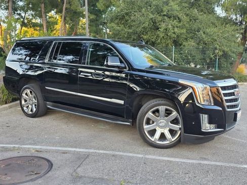 Used 2018 Cadillac Escalade ESV Luxury RWD image 6