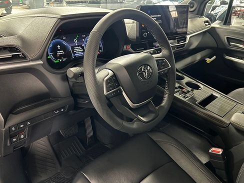 New 2026 Toyota Sienna XLE Woodland Edition AWD/4WD image 12