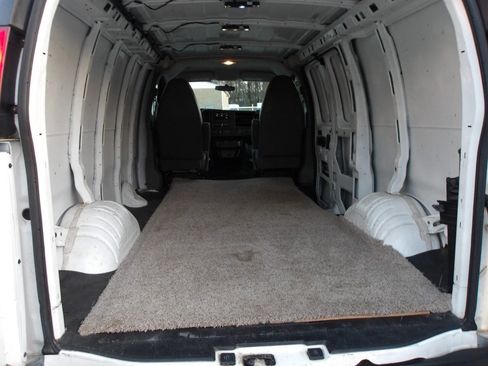 Used 2015 Chevrolet Express 2500 image 17