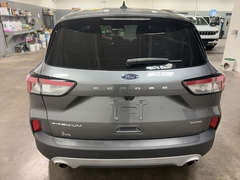 Used 2022 Ford Escape Titanium AWD/4WD image 4