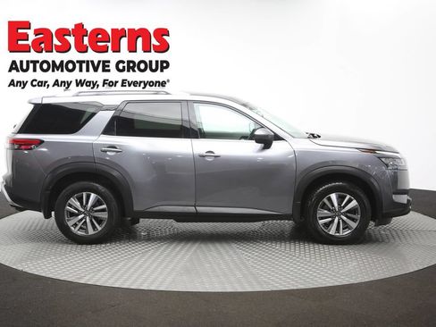 Used 2023 Nissan Pathfinder SL AWD/4WD image 45