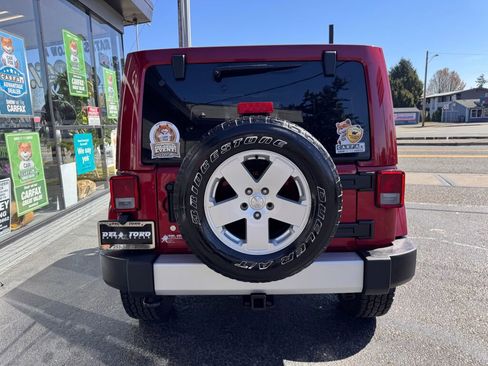 Used 2012 Jeep Wrangler Unlimited Sahara w/ Connectivity Group AWD/4WD image 8