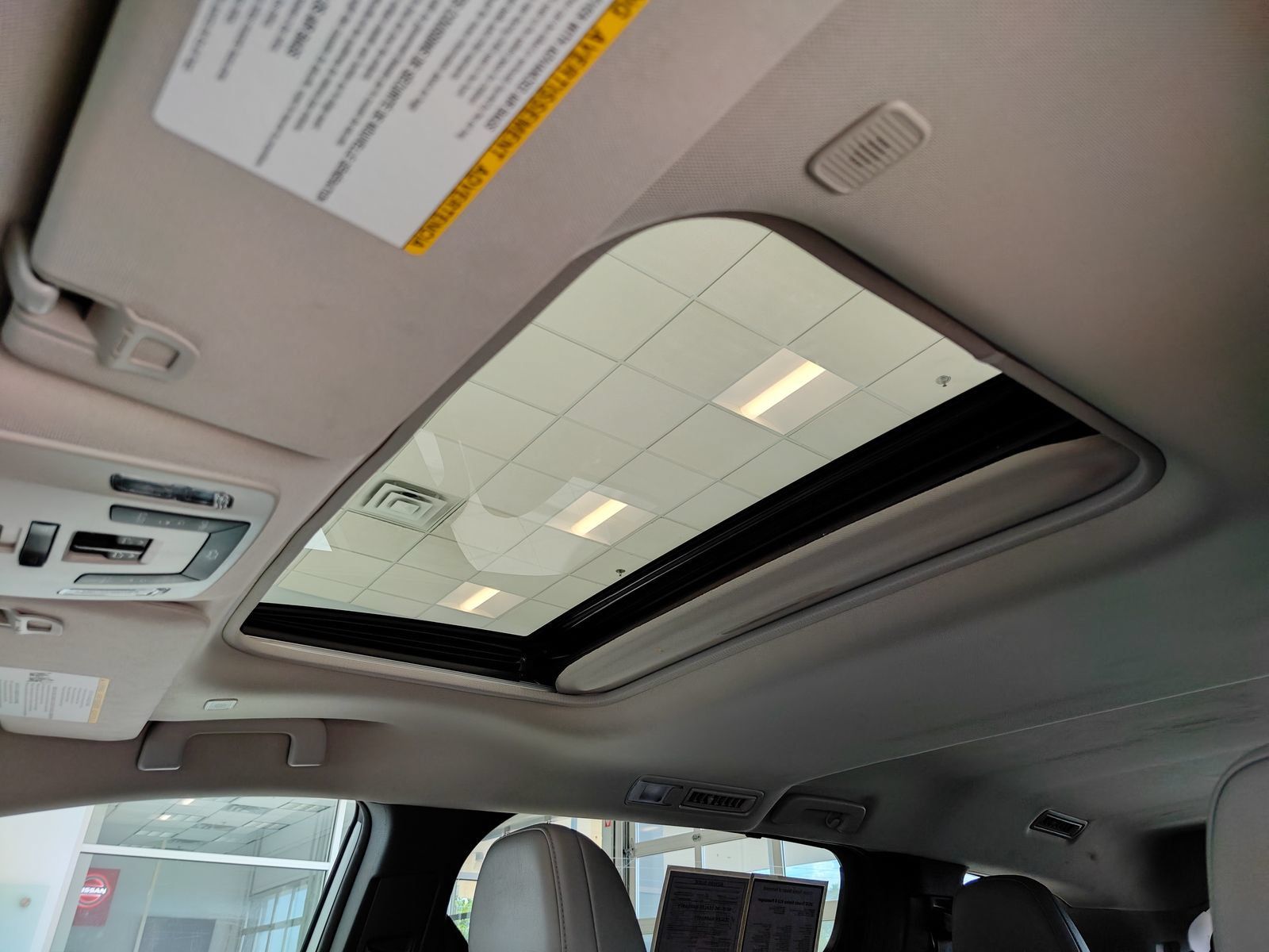Used 2025 Toyota Sienna XLE FWD image 11